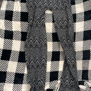 Rue21 Black and White Zigzag Leggings